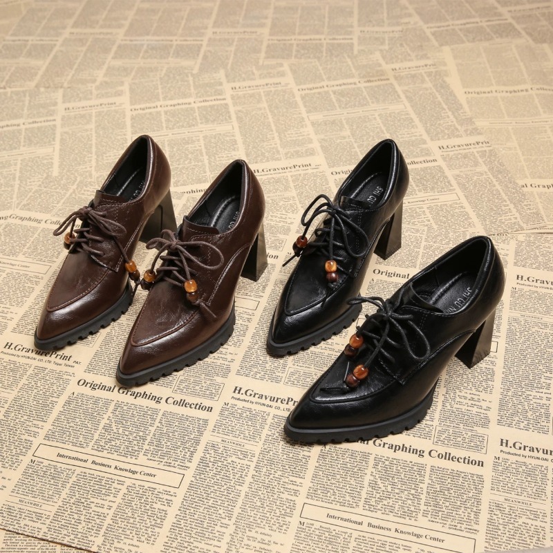 Pump Heel Block - حذاء نسائي كلاسيكي بحزام وفتحة عميقة،