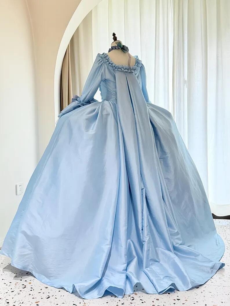 فستان روكوكو أزرق من القرن الث - مراجعة Evening Gown وسعره