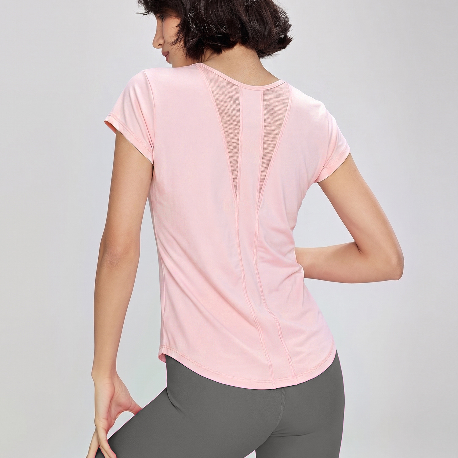 تيشيرت يوغا نسائي بأكمام قصيرة - مراجعة Silk Blouse وسعره