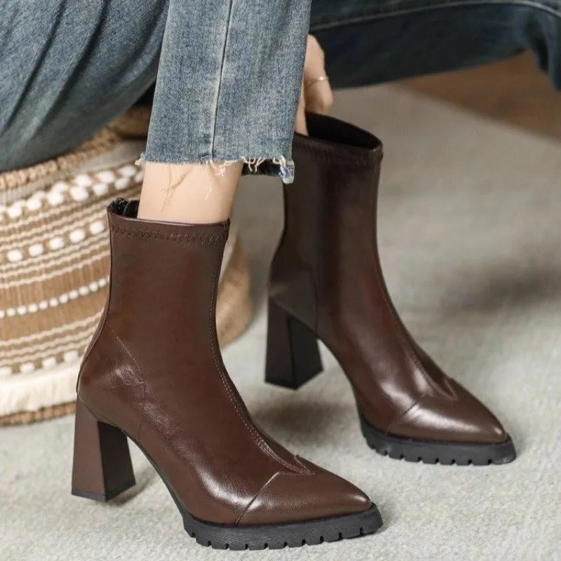 أحذية ضيقة فرنسية بمقدمة مدببة - مراجعة Pump Heel Block وسعره
