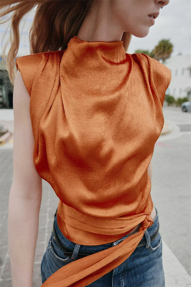 بلوزة قصيرة بدون أكمام بياقة ش - مراجعة Silk Blouse وسعره
